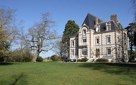 Bed And Breakfast Château De La Folie À